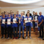 31.05.2017 Kielce. Spotkanie prezydenta Wojciecha Lubawskiego z drużyną młodzików dziecięco- młodzieżowego klubu siatkarskeigo "PLAS". / Marzena Mąkosa / Radio Kielce