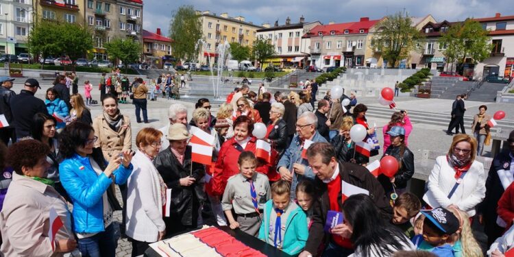 02.05.2015 Święto Flagi w Ostrowcu Świętokrzyskim / Teresa Czajkowska / Radio Kielce