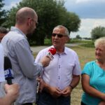 Mieszkańcy wsi Komorów obawiają się sfory psów należących do sąsiada / Grzegorz Jamka / Radio Kielce