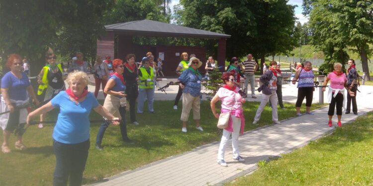 "Nordic Walking dla seniorów / Ewa Pociejowska - Gawęda / Radio Kielce