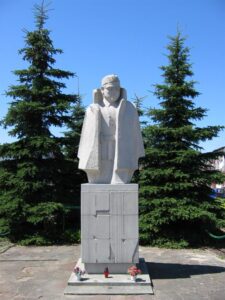 Pomnik „Ponurego” na rynku w Wąchocku / Wojciech Kӧnigsberg