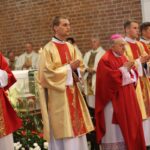 Sandomierz. Siedmiu alumnów Wyższego Seminarium Duchownego otrzymało święcenia diakonatu, biskup senior diecezji sandomierskiej Edward Frankowski, kościół świętego Jakuba / Wyższe Seminarium Duchowne w Sandomierzu