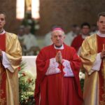 Sandomierz. Siedmiu alumnów Wyższego Seminarium Duchownego otrzymało święcenia diakonatu, biskup senior diecezji sandomierskiej Edward Frankowski, kościół świętego Jakuba / Wyższe Seminarium Duchowne w Sandomierzu