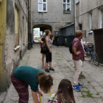 „Ślady na Podwórzu”. Akcja upiększania podwórka przy ulicy Wesołej 36 w Kielcach / Katarzyna Prędotka / Radio Kielce