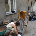 „Ślady na Podwórzu”. Akcja upiększania podwórka przy ulicy Wesołej 36 w Kielcach / Katarzyna Prędotka / Radio Kielce