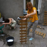 „Ślady na Podwórzu”. Akcja upiększania podwórka przy ulicy Wesołej 36 w Kielcach / Katarzyna Prędotka / Radio Kielce