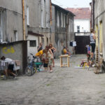 „Ślady na Podwórzu”. Akcja upiększania podwórka przy ulicy Wesołej 36 w Kielcach / Katarzyna Prędotka / Radio Kielce