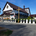 Starachowice. Panteon Pamięci narodowej przy kościele Wszystkich Świętych / Michał Kita / Radio Kielce