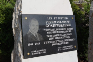Starachowice. Panteon Pamięci narodowej przy kościele Wszystkich Świętych / Michał Kita / Radio Kielce