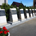 Starachowice. Panteon Pamięci narodowej przy kościele Wszystkich Świętych / Michał Kita / Radio Kielce