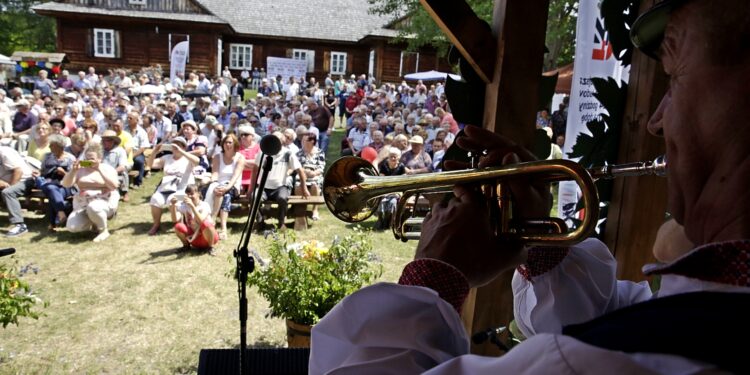 11.06.2017 Tokarnia. Jawor u źródeł kultury / Jarosław Kubalski / Radio Kielce