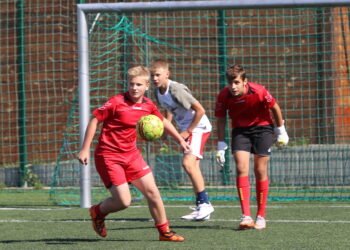 19.08.2015. Wakacje z Futbolem 2015.  Orlik 27 Kielce I - Red and Yellow I (finał gimnazjalistów) / Kamil Król / Radio Kielce