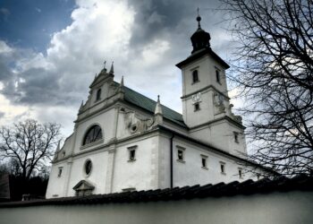 31.03.2016 Rytwiany. Pokamedulski zespół sakralny. Klasztor. Pustelnia Złotego Lasu. / Jarosław Kubalski / Radio Kielce