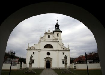 31.03.2016 Rytwiany. Pokamedulski zespół sakralny. Klasztor. Pustelnia Złotego Lasu. / Jarosław Kubalski / Radio Kielce