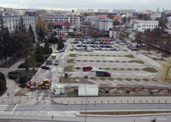 02.11.2016 Kielce. Parking przy Urzędzie wojewódzkim. Remont. / Jarosław Kubalski / Radio Kielce