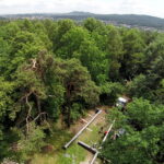 07.06.2017 Kielce. Montaż krzyża na górze Brusznia. / Jarosław Kubalski / Radio Kielce