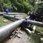 07.06.2017 Kielce. Montaż krzyża na górze Brusznia. / Jarosław Kubalski / Radio Kielce