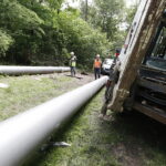 07.06.2017 Kielce. Montaż krzyża na górze Brusznia. / Jarosław Kubalski / Radio Kielce