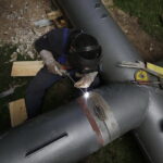 07.06.2017 Kielce. Montaż krzyża na górze Brusznia. / Jarosław Kubalski / Radio Kielce