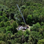 09.06.2017 Kielce. Montaż krzyża na górze Brusznia. / Krzysztof Dziewięcki / TVP Kielce