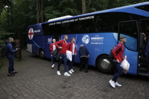 12.06.2017 Kielce. Reprezentacja Angli w turnieju UEFA EURO U21 dotarła do hotelu. / Jarosław Kubalski / Radio Kielce