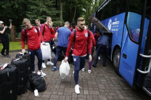 12.06.2017 Kielce. Reprezentacja Angli w turnieju UEFA EURO U21 dotarła do hotelu. / Jarosław Kubalski / Radio Kielce