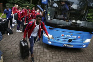 12.06.2017 Kielce. Reprezentacja Angli w turnieju UEFA EURO U21 dotarła do hotelu. / Jarosław Kubalski / Radio Kielce