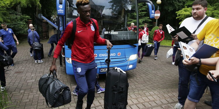 12.06.2017 Kielce. Reprezentacja Angli w turnieju UEFA EURO U21 dotarła do hotelu. / Jarosław Kubalski / Radio Kielce