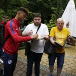 12.06.2017 Kielce. Reprezentacja Angli w turnieju UEFA EURO U21 dotarła do hotelu. / Jarosław Kubalski / Radio Kielce