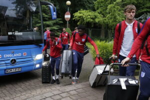 12.06.2017 Kielce. Reprezentacja Angli w turnieju UEFA EURO U21 dotarła do hotelu. / Jarosław Kubalski / Radio Kielce