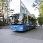 14.06.2017 Cedzyna. Piłkarze reprezentacji Szwecji U21 wysiadają z autokaru przed hotelem "Uroczysko". / Jarosław Kubalski / Radio Kielce