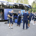 14.06.2017 Cedzyna. Piłkarze reprezentacji Szwecji U21 wysiadają z autokaru przed hotelem "Uroczysko". / Jarosław Kubalski / Radio Kielce