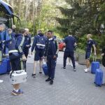 14.06.2017 Cedzyna. Piłkarze reprezentacji Szwecji U21 wysiadają z autokaru przed hotelem "Uroczysko". / Jarosław Kubalski / Radio Kielce