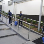 14.06.2017 Cedzyna. Piłkarze reprezentacji Szwecji U21 wysiadają z autokaru przed hotelem "Uroczysko". / Jarosław Kubalski / Radio Kielce