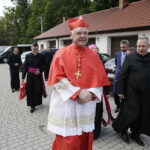 17.06.2017 Rytwiany. 400 lecie Pustelni Złotego Lasu. Uroczystościom przewodniczył kardynał Gerhard Muller. / Jarosław Kubalski / Radio Kielce