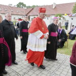 17.06.2017 Rytwiany. 400 lecie Pustelni Złotego Lasu. Uroczystościom przewodniczył kardynał Gerhard Muller. / Jarosław Kubalski / Radio Kielce