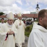 17.06.2017 Rytwiany. 400 lecie Pustelni Złotego Lasu. Uroczystościom przewodniczył kardynał Gerhard Muller. / Jarosław Kubalski / Radio Kielce