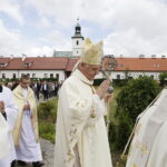 17.06.2017 Rytwiany. 400 lecie Pustelni Złotego Lasu. Uroczystościom przewodniczył kardynał Gerhard Muller. / Jarosław Kubalski / Radio Kielce