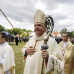 17.06.2017 Rytwiany. 400 lecie Pustelni Złotego Lasu. Uroczystościom przewodniczył kardynał Gerhard Muller. / Jarosław Kubalski / Radio Kielce