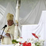 17.06.2017 Rytwiany. 400 lecie Pustelni Złotego Lasu. Uroczystościom przewodniczył kardynał Gerhard Muller. / Jarosław Kubalski / Radio Kielce