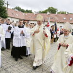 17.06.2017 Rytwiany. 400 lecie Pustelni Złotego Lasu. Uroczystościom przewodniczył kardynał Gerhard Muller. / Jarosław Kubalski / Radio Kielce