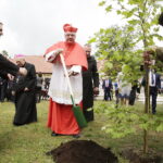 17.06.2017 Rytwiany. 400 lecie Pustelni Złotego Lasu. Uroczystościom przewodniczył kardynał Gerhard Muller. / Jarosław Kubalski / Radio Kielce