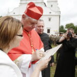17.06.2017 Rytwiany. 400 lecie Pustelni Złotego Lasu. Uroczystościom przewodniczył kardynał Gerhard Muller. / Jarosław Kubalski / Radio Kielce