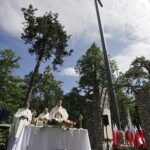18.06.2017 Kielce. Góra Brusznia. Poświęcenie krzyża powstańczego. / Jarosław Kubalski / Radio Kielce
