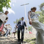 18.06.2017 Kielce. Góra Brusznia. Poświęcenie krzyża powstańczego. / Radio Kielce