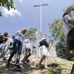 18.06.2017 Kielce. Góra Brusznia. Poświęcenie krzyża powstańczego. / Radio Kielce