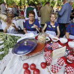 18.06.2017 Kielce. Konkurs „Nasze Kulinarne Dziedzictwo - Smaki Regionów” i koncert finalistów Buskich Spotkań z Folklorem. / Jarosław Kubalski / Radio Kielce