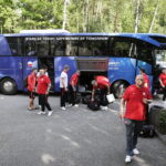 20.06.2017 Cedzyna. Reprezentacja Polski U21 przed hotelem Uroczysko. / Jarosław Kubalski / Radio Kielce