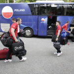 20.06.2017 Cedzyna. Reprezentacja Polski U21 przed hotelem Uroczysko. / Jarosław Kubalski / Radio Kielce