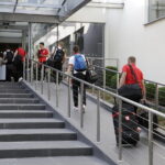 20.06.2017 Cedzyna. Reprezentacja Polski U21 przed hotelem Uroczysko. / Jarosław Kubalski / Radio Kielce